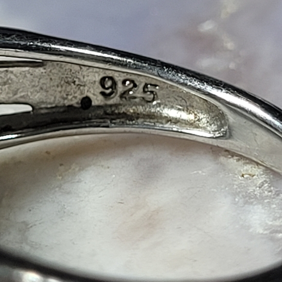 Elegant Silver Ring - Picture 3 of 7